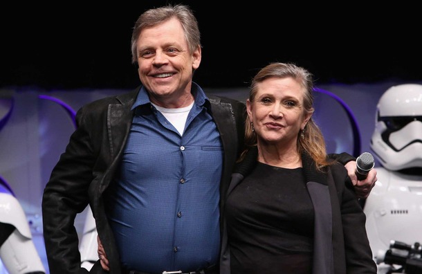 「Star Wars Celebration 2015」に登場したマーク・ハミル＆キャリー・フィッシャー(C)Getty Images