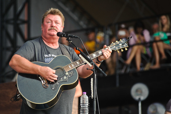 ジョー・ディフィー(C) Photo by Timothy HiattGetty Images for Country Thunder