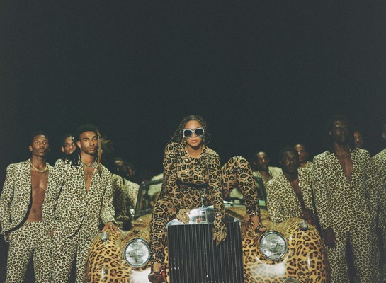 『ブラック・イズ・キング』　Beyonce from “Black Is King” photo by Travis Matthews(C) 2020 PARKWOOD ENTERTAINMEN