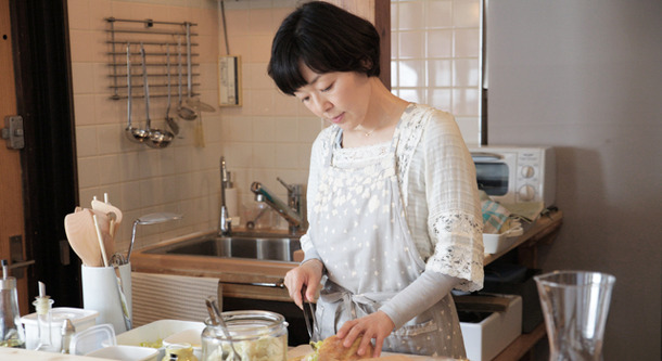 WOWOWドラマ「パンとスープとネコ日和」で主演を務める小林聡美