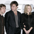 2006年10月に開催されたロンドン映画祭にて『こわれゆく世界の中で』のキャストたちと並ぶアンソニー・ミンゲラ監督（左端）　-(C) Getty Images/AFLO
