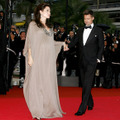 カンヌ国際映画祭で、仲良くレッドカーペットを歩くブランジェリーナ。出産は8月頃を予定　-(C) AFLO