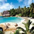 「シックスセンシズ ジンパシヨン」フェリシテ島のビーチ。（c）Six Senses Hotels Resorts Spas
