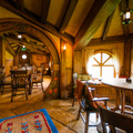 緑竜館／ホビット庄-(C) “Hobbiton Movie Set Tours” for Hobbiton