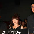 『シャッター』初日舞台挨拶にて（左から）一瀬プロデューサー、奥菜恵、落合正幸監督