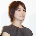 謎を追う新聞記者・京子を熱演