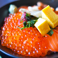 東京・赤坂の「ANAインターコンチネンタルホテル東京」の「北海道ディナーブッフェ」。お好みで盛り付ける海鮮丼（イメージ）