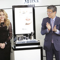 マドンナが、MDNA SKIN新作スキンケア商品発表を記念し銀座三越に登場