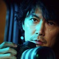 福山雅治、長髪＆髭面のパパラッチに！眼光鋭いビジュアル解禁『SCOOP！』・画像