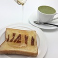 「THE SUN」にて、、「MAT」のロゴ入りのコラボレーションメニュー「MATCHA AND TOAST」（抹茶＆トースト）880円