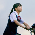 清原果耶、“空飛ぶ”桃井かおりに「ありがとう…」『宇宙でいちばんあかるい屋根』初映像・画像