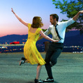 『ラ・ラ・ランド』　（C） 2017 Summit Entertainment, LLC. All Rights Reserved. Photo credit: EW0001: Sebastian (Ryan Gosling) and Mia (Emma Stone) in LA LA LAND. Photo courtesy of Lionsgate.