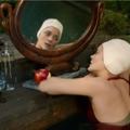 マリオン・コティヤール、“背泳ぎ”で生歌を披露『アネット』本編映像・画像