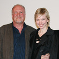 『ストーン・エンジェル』ティーチインに出席したプロデューサーのマイケル・ライアン（左）とクリスティン・ホーン