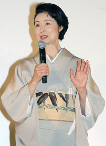 表情だけの芝居で見事に岡田中将の妻・温子を演じきった富司純子