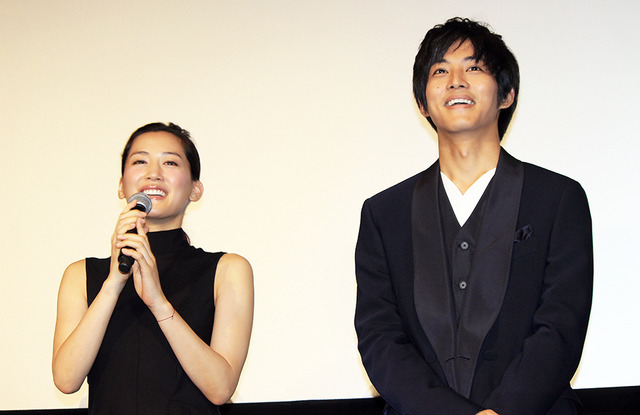 綾瀬はるか＆松坂桃李／『万能鑑定士Q －モナ・リザの瞳－』初日舞台挨拶