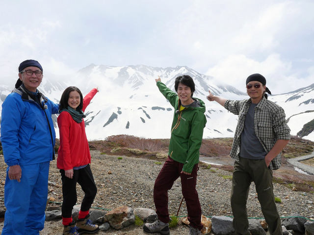 松山ケンイチ＆蒼井優＆豊川悦司＆木村大作（監督）／『春を背負って』ロケで使用した山小屋