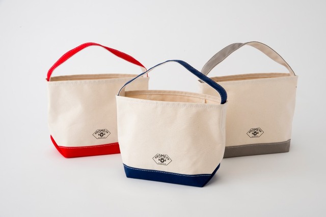 TEMBEA×AKOMEYA LUNCH TOTE（税込6,804円）お弁当箱を入れるのにぴったりなサイズ感のランチトート。内ポケットにはケータイも収納できる。