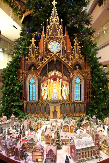 “Symphonic Forest ～聖なる森のクリスマス～”をテーマにした、世界最大級のクリスマスツリー