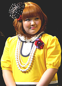 劇中、窪塚さんとのキスシーンも披露している柳原可奈子。