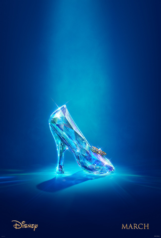 ディズニー新作実写映画『シンデレラ』。スワロフスキーが衣装デザイナーであるサンディ・パウエルとパートナーシップを組み、「ガラスの靴」をデザイン、制作した。&copy; 2015 Disney Enterprises, Inc. All Rights Reserved.4月25日（土）全国公開