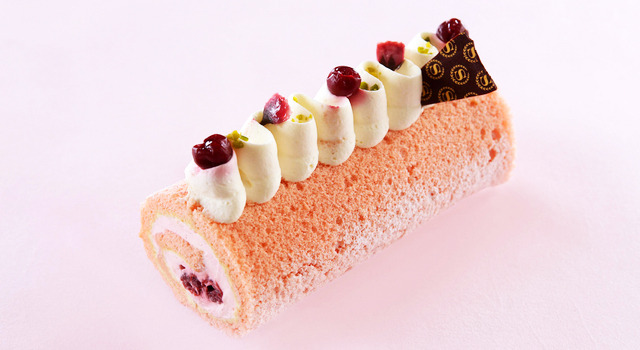 ペストリーショップ「ドーレ」の「桜ロールケーキ」。3月31日（火）までの限定販売。