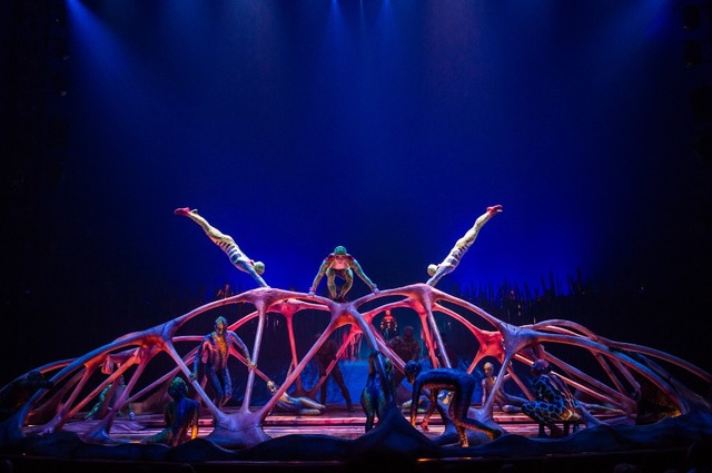 「バー（カラペース）」　　Photo: Matt Beard Costumes: Kym Barrett &copy; 2014 Cirque du Soleil