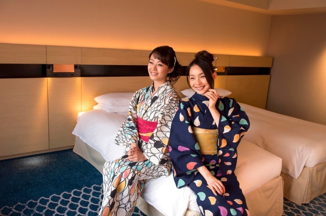 ヒルトン東京ベイで、ファッションブランド「ツモリチサト（tsumori chisato）」とのコラボレーションによる、浴衣付きの女性2人旅向け“浴衣女子旅”宿泊プランを販売スタート！