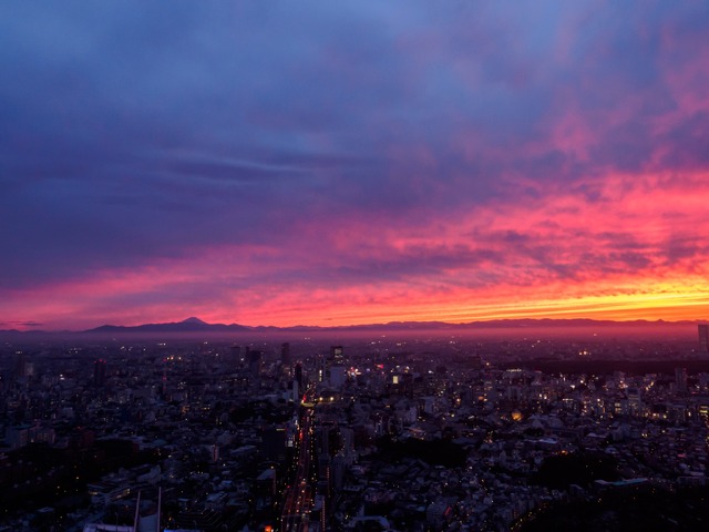 スカイデッキからの夕焼けは絶景。