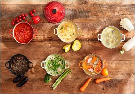 「ル・クルーゼ マルシェ」では、ル・クルーゼの鋳物ホーローウェアで作る野菜のだしをベースにした「6種類のカラフルスープ」をキッチンカーで提供！