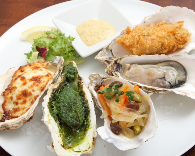 生牡蠣をはじめ、さまざまな牡蠣の魅力を味わえる「牡蠣料理5種盛り」。