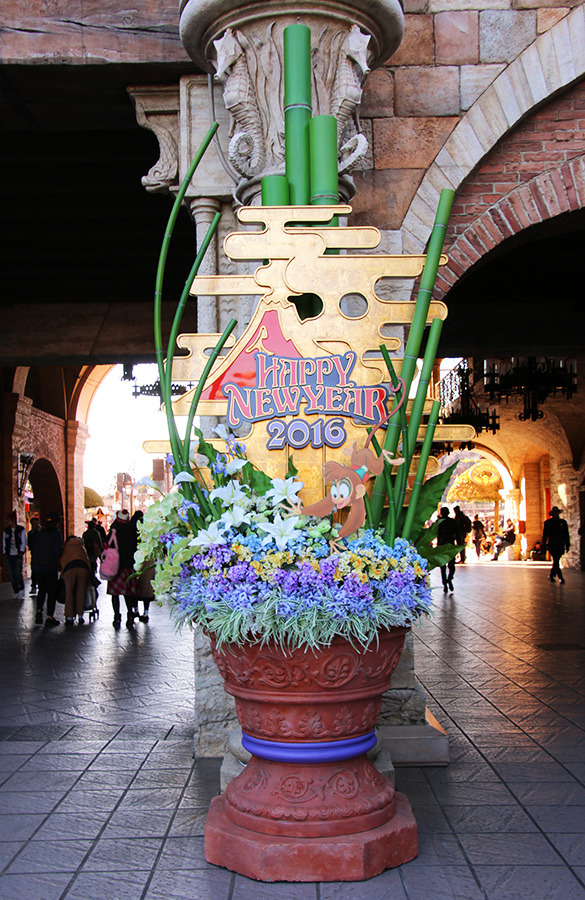 エントランスを抜けてミラコスタ通りの入口in東京ディズニーシー