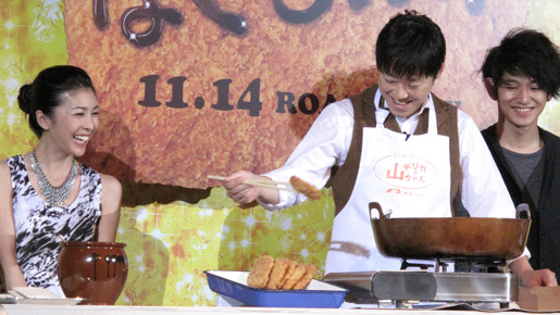 阿部サダヲが出席者7名分のハムカツを調理！ photo：Yoko Saito