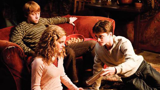 『ハリー・ポッターと謎のプリンス』 HARRY POTTER characters, names and related indicia are trademarks of and （C） Warner Bros. Entertainment Inc. Harry Potter Publishing Rights（C） J.K. Rowling. （C） 2009 Warner Bros. Entertainment Inc.  All rights reserved.