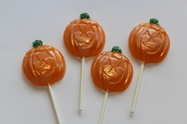 「Jack-o-lantern pumpkin shaped Halloween lollipops」490円+税