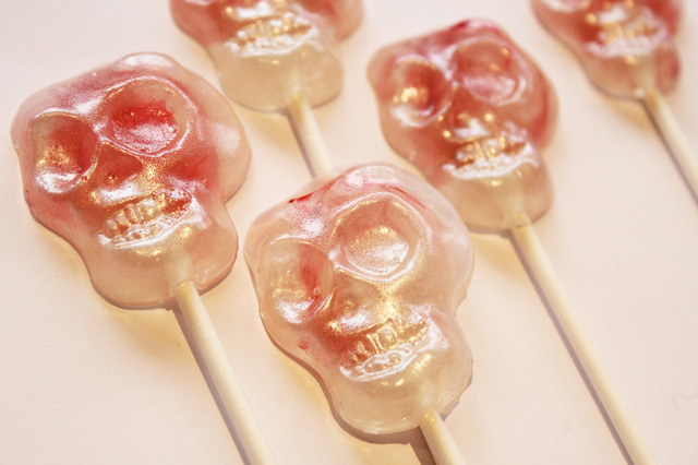 「Bloody skull Halloween lollipops」490円+税