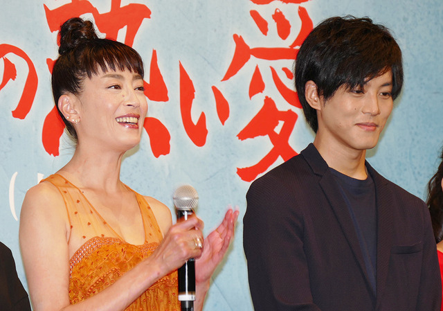 宮沢りえ、松坂桃李『湯を沸かすほどの熱い愛』完成披露試写会