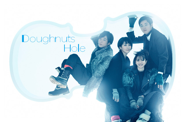 主題歌を歌う Doughnuts Hole。左から高橋一生、松たか子、満島ひかり、松田龍平