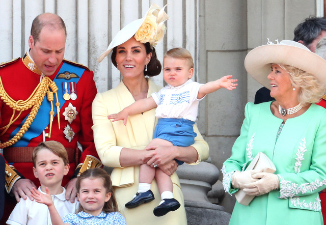 ウィリアム王子、キャサリン妃、ジョージ王子、シャーロット王女、ルイ王子「トゥルーピング・ザ・カラー」 (C) Getty Images.