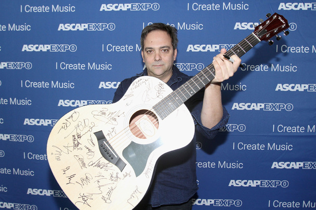 アダム・シュレシンジャー (C) Photo by Maury Phillips/Getty Images for ASCAP