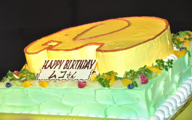 向井理の誕生日サプライズの“きいろいゾウ”ケーキ