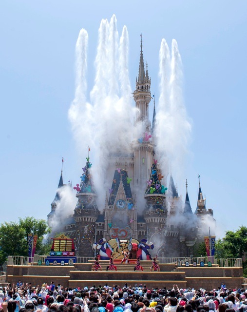 ディズニー夏祭り（東京ディズニーランド）　爽涼鼓舞“THE EMBU”　(c) Disney