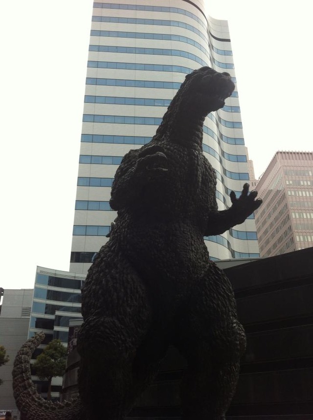 東京日比谷にあるゴジラ像