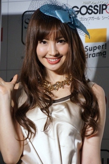一部メディアに有吉弘行との熱愛を報じられた「AKB48」小嶋陽菜