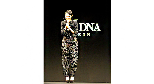 マドンナがプロデュースする初のスキンケアブランド「MDNA SKIN（エムディーエヌエースキン）」の記者会見に登壇した菊地凛子