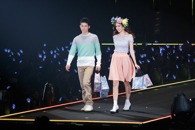 菅谷哲也＆オードリー亜谷香 in 第18回 東京ガールズコレクション 2014 SPRING/SUMMER