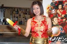 気分はマギー・Q！　話題の卓球選手がセクシー衣裳で『燃えよ！ピンポン』応援団長に 画像