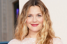 ドリュー・バリモア、急死した異母姉に追悼コメント 画像