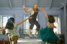 ABBAに乗せて踊り出したくなる！　ハッピー全開ミュージカル『マンマ・ミーア！』 画像