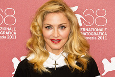 マドンナ、感謝祭は養女の故郷マラウイ共和国の孤児院を訪れる 画像